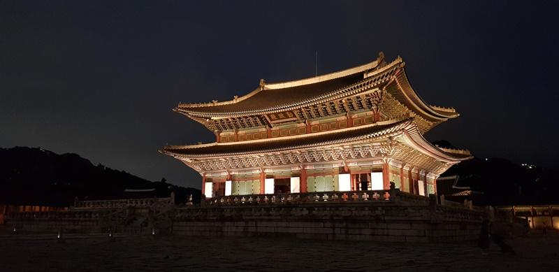 This is a night view of Gyeongbokgung Palace in Seoul's Jongno-gu District. (Palace's official X account) 